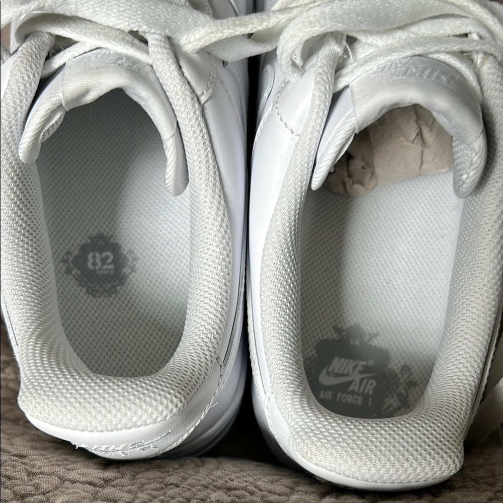NEW NIKE AIR FORCE 1 Sneakers in White Size US 8 EUR 39 - Picture 6 of 14